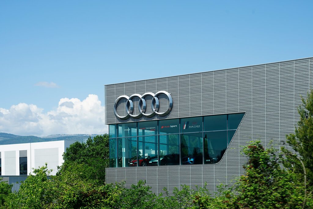 Un mare producător auto german vrea să oprească comerțul cu propriile mașini