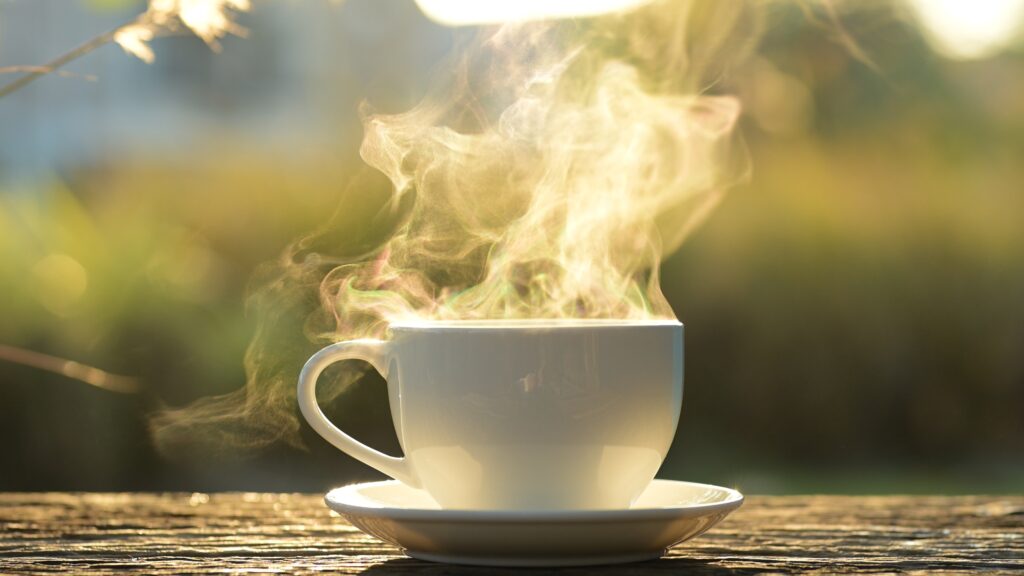 Ceaiul și cafeaua foarte fierbinți ar putea tripla riscul unui tip de cancer esofagian