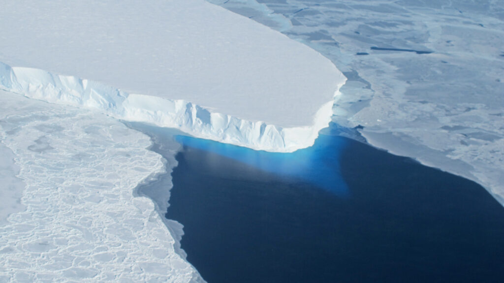 Ce au descoperit oamenii de știință sub „Ghețarul Apocalipsei” din Antarctica?