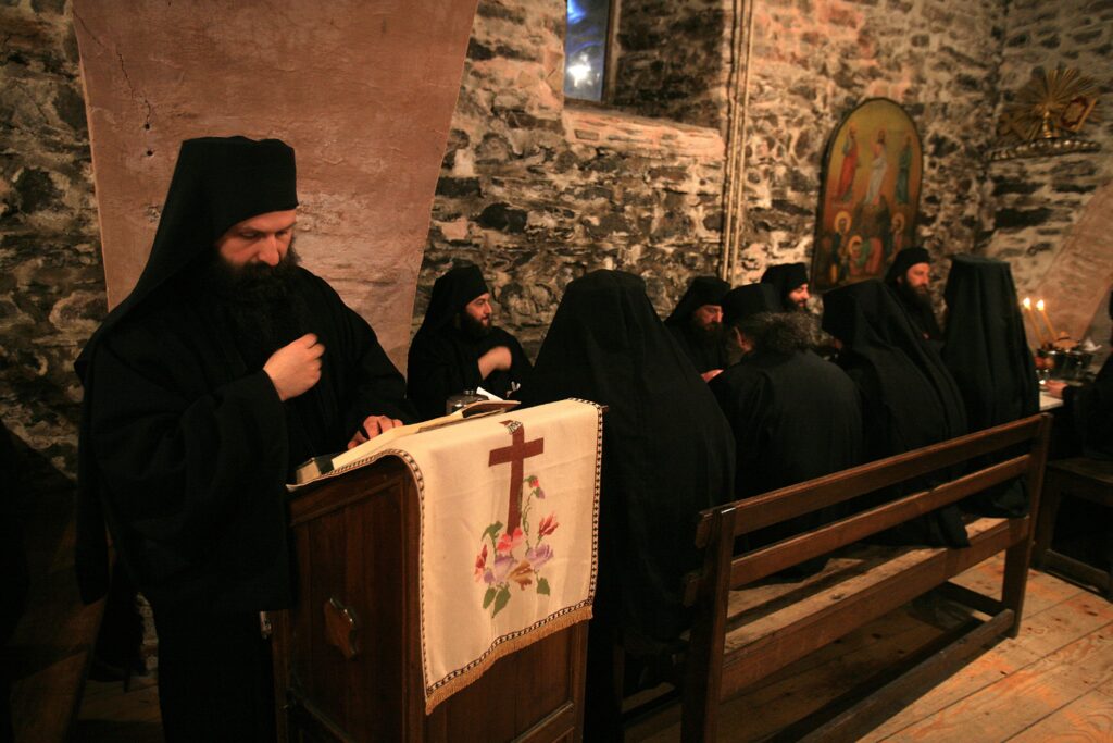 Învățăturile călugărilor: ce putem prelua din disciplina vieții monahale