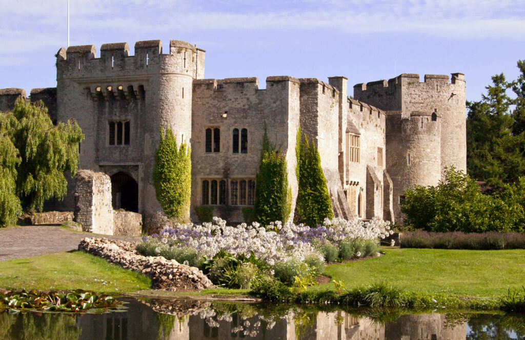 Cu ce sumă se vinde un castel medieval în care a luat cina regele Henric al VIII-lea?