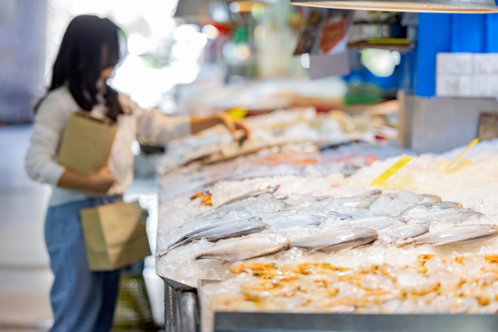 Industria invizibilă care susține alimentația globală: ce este sectorul alimentar informal?