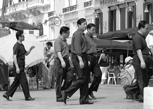 Crima organizata din Romania – Razboiul negru de langa noi