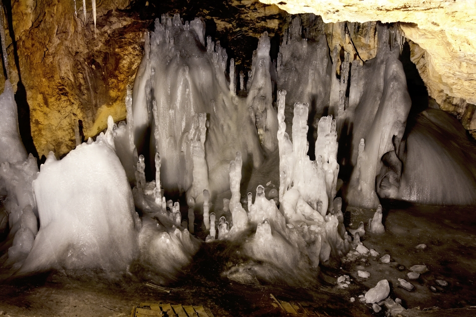 Peştera Scărişoara - stalagmite. 