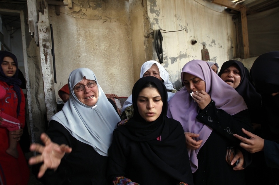 Femei din Palestina îţi plâng rudele 