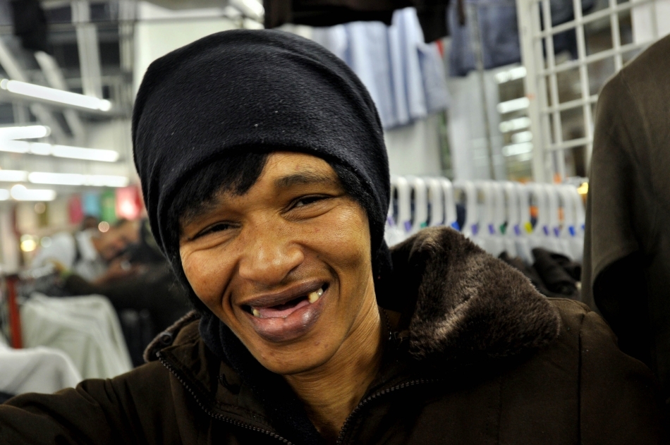 Oamenii din Cape Town preferă să îşi scoată dinţii din faţă pentru a fi mai atrăgători