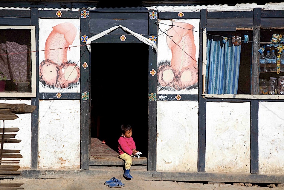  Intrarea unui mic magazin din capitala Thimphu