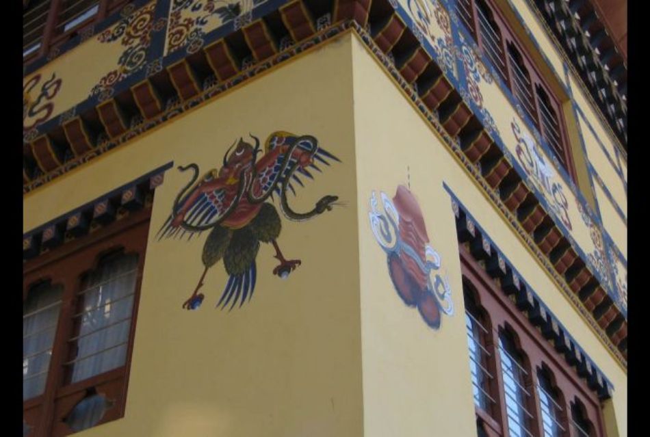  Zeitate budistă alături de un simbol falic