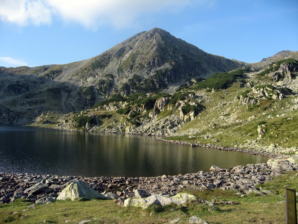 Lacul Bucura din Munţii Retezat