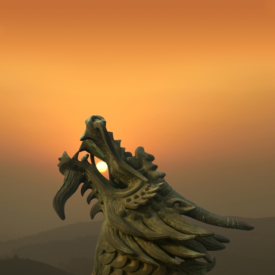 Dragon sculptat pe mausoleul împăratului Qin