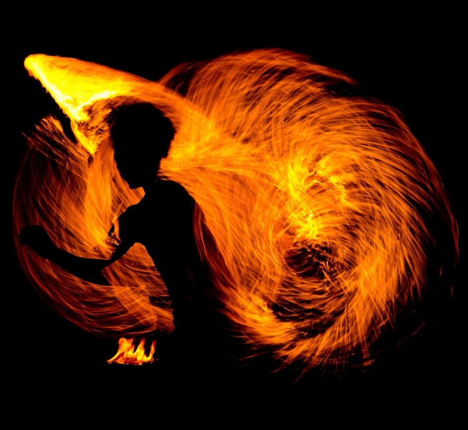 Un spirit rău în mijlocul focului