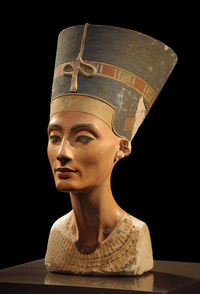 Celebrul bust al reginei Nefertiti, realizat de sculptorul Thutmose
