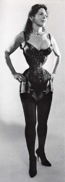 Cathie Jung are cea mai îngustă talie din lume