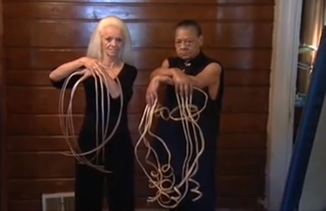 Melvin şi Lee, oamenii cu unghiile cele mai lungi din lume