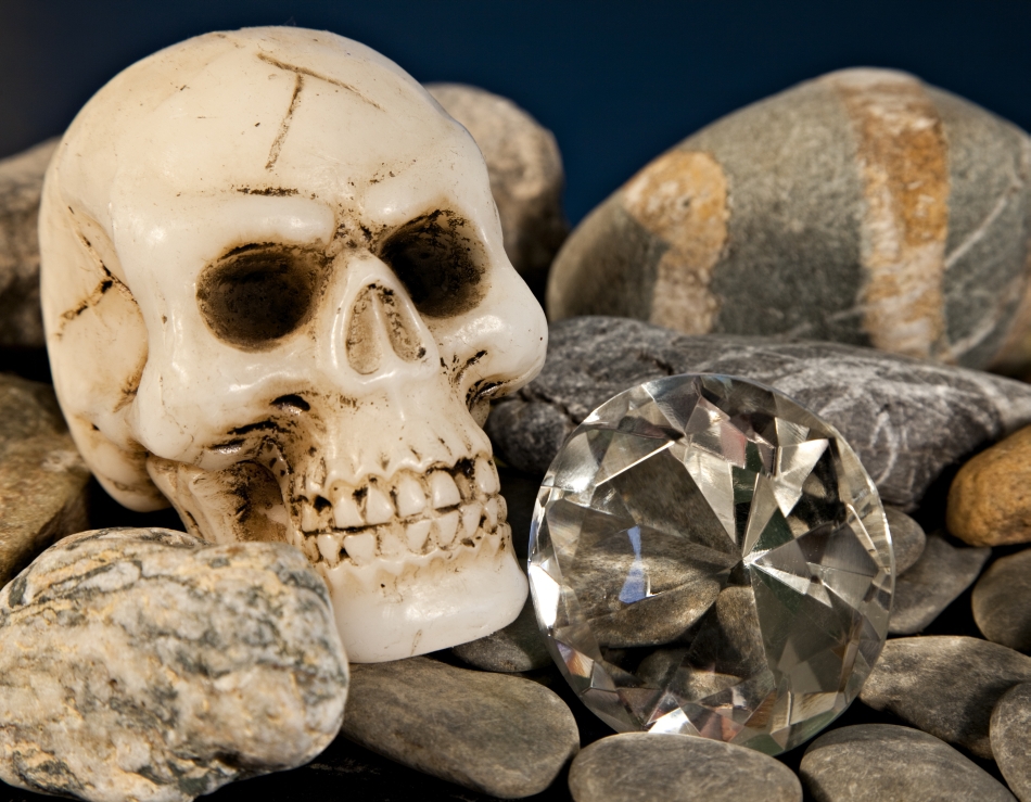 Moartea pare să însoţească mereu comerţul cu diamante.