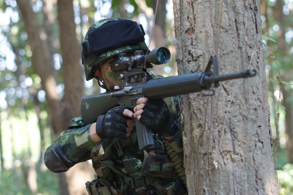 Lunetist din trupele speciale.
