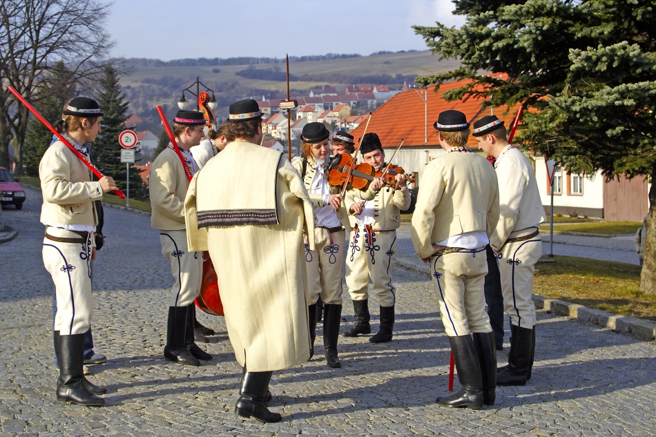 O trupă folclorică din Valahia Moravă.