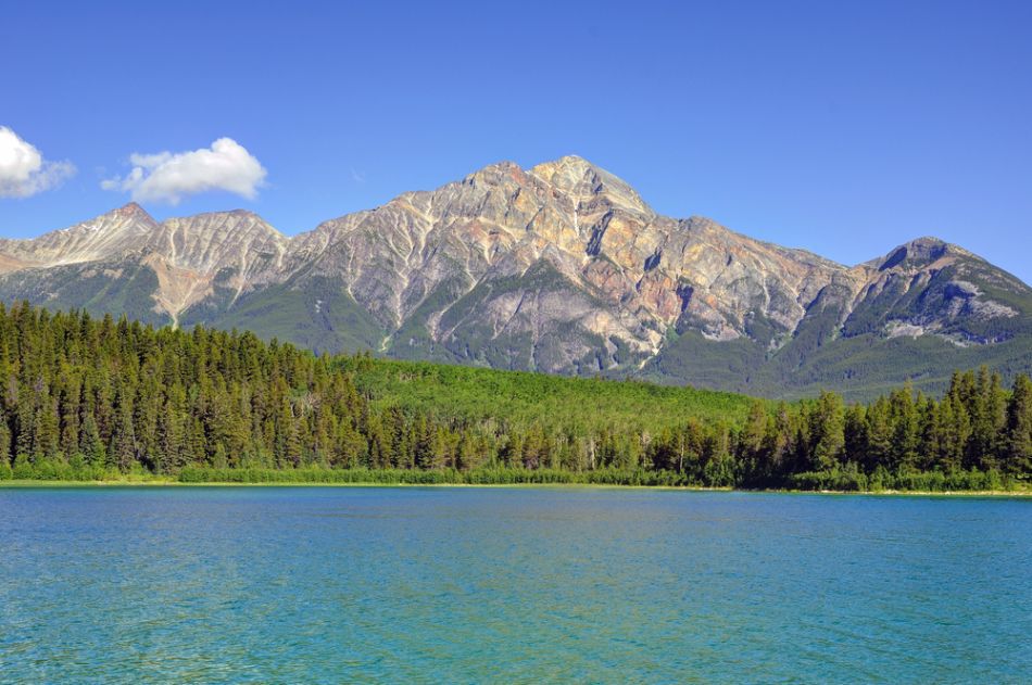 Imagine tipică cu cadrul natural al Canadei.
