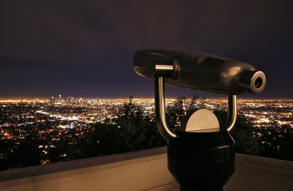 Explorare şi identificare pe timp de noapte.