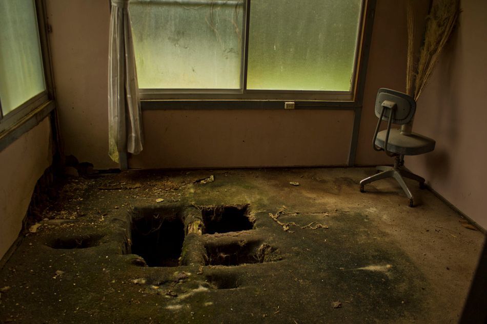 O clădire ruinată din oraşul japonez Nagasaki este foarte căutată de exploratorii urbani.