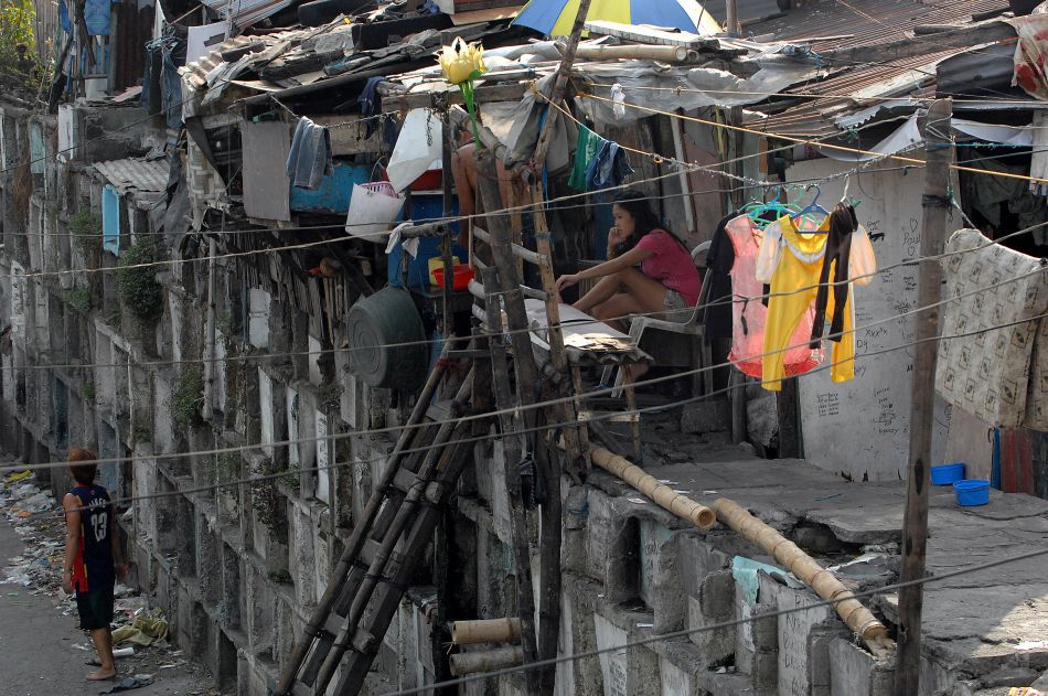 Viaţa în Cimitirului Municipal din Manila (Filipine), 3 Aprilie 2010