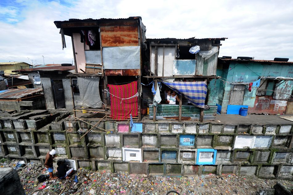 Case situate în Cimitirului Municipal din Manila (Filipine), 30 Octombrie 2011