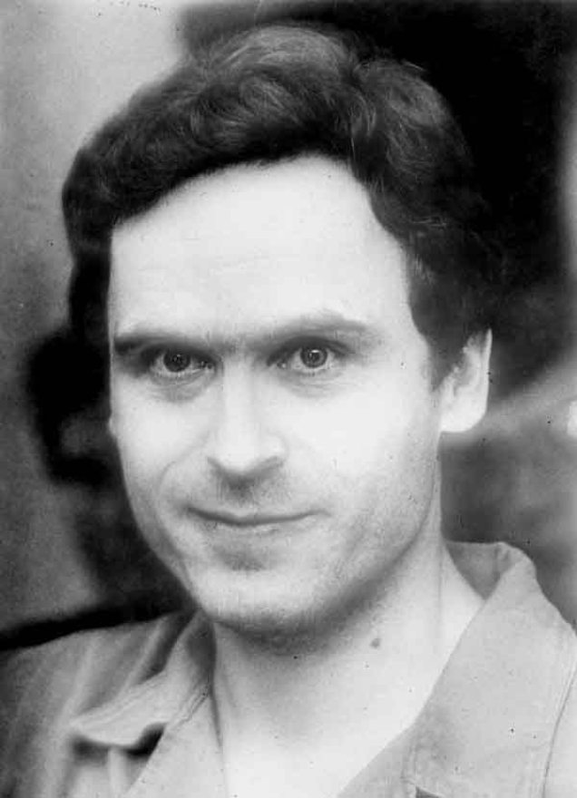 Ted Bundy, aflat în custodia poliţiei din Florida, în 1978