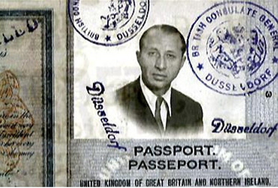 Unul dintre paşaporturile lui Duşan Popov.