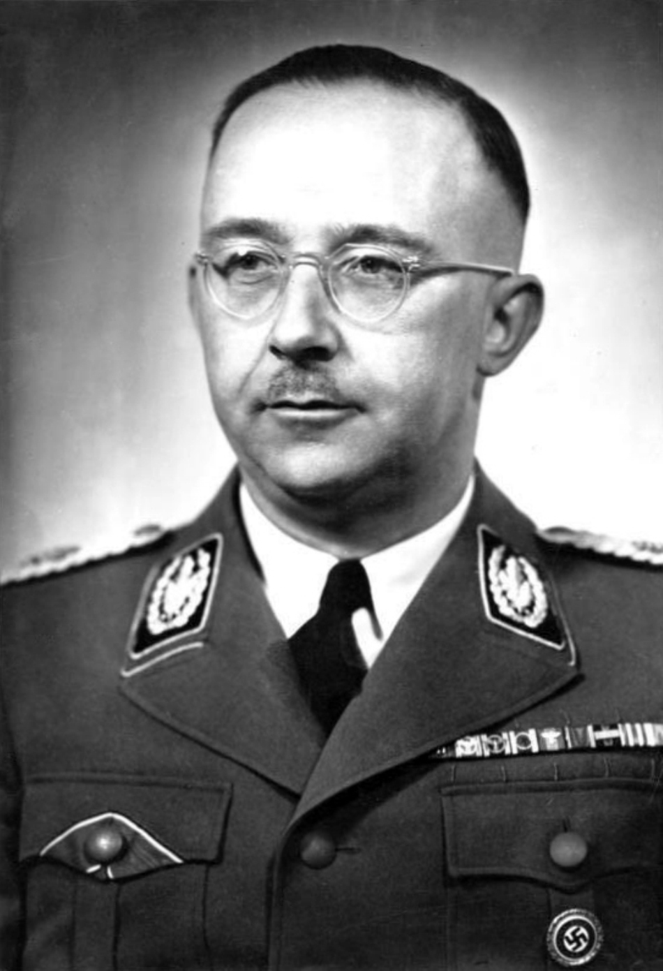 Heinrich Himmler în timp ce era şeful SS-ului.