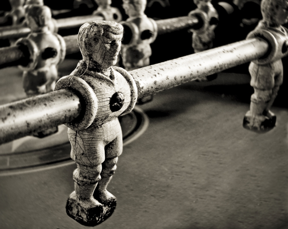 Simbol al oamenilor în rol de marionete.