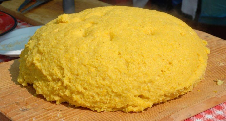 Porumbul era necunoscut românilor până în secolul al XVII-lea.