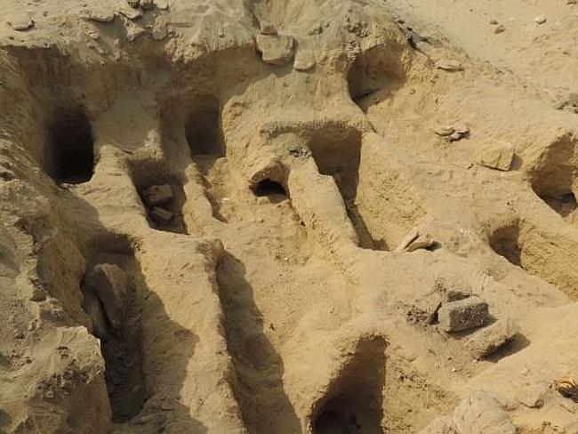 Mormintele din necropolă