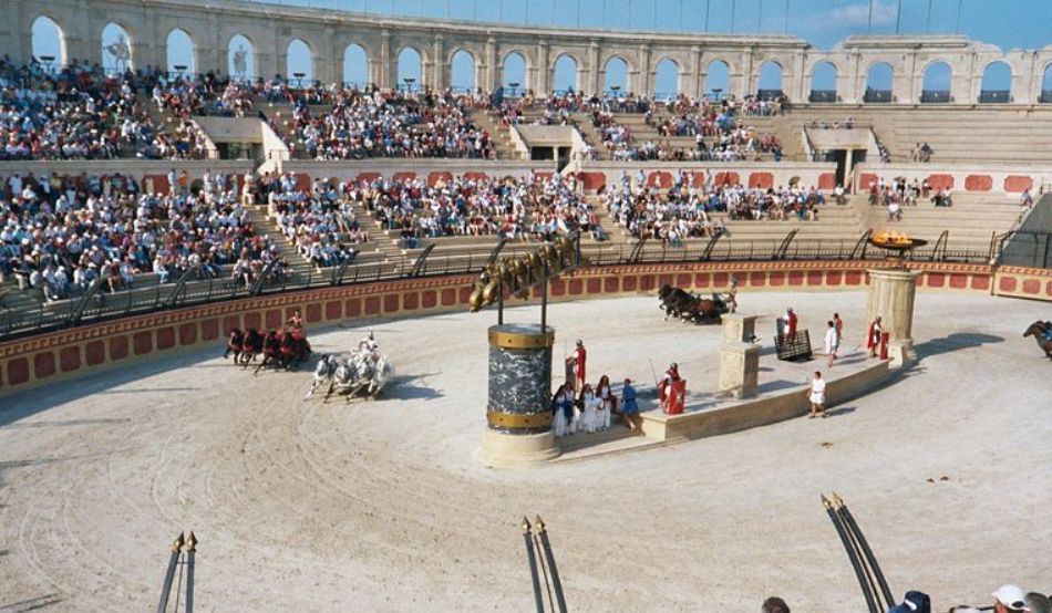  cursa de cai in amfiteatru