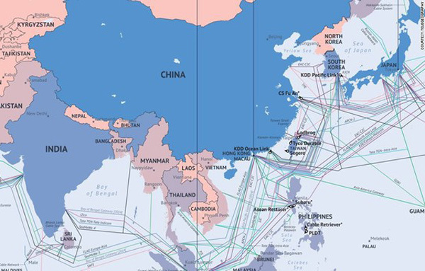 Cum arată de fapt Internetul: Harta reţelei de cabluri ce leagă cele mai îndepărtate colţuri ale lumii (Imagine: www.telegeography.com)