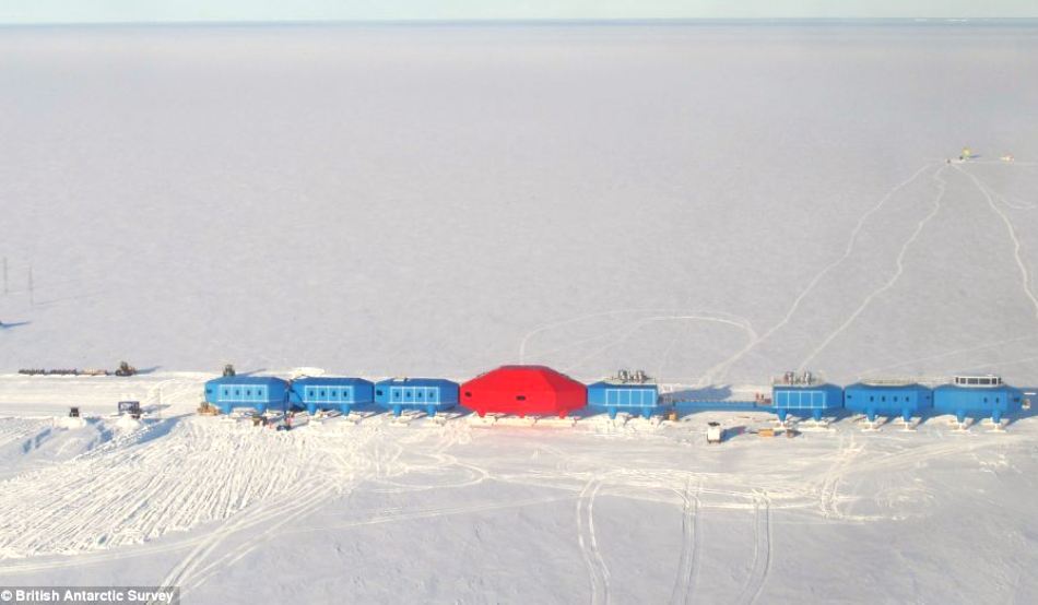 Halley VI a fost construită în decursul a 4 ani, lucrându-se doar în cursul verii antarctice.