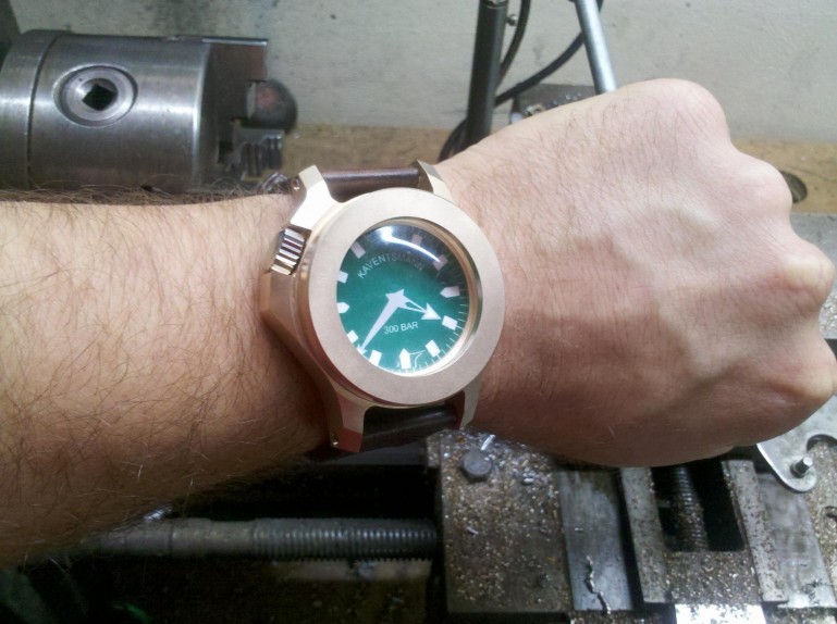 Ceasul care rezistă la unul dintre cei mai puternici explozibili, noua invenţie a germanilor