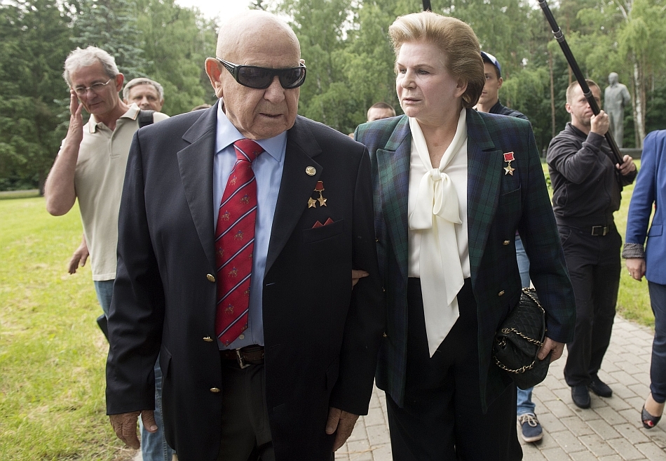 Alexei Leonov şi Valentina Tereşcova