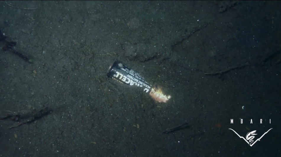 Imagini frapante: 18.000 de ore de fimări surprind gunoiul pe care noi îl aruncăm în oceane