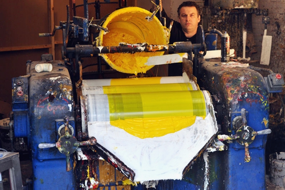 Unul dintre utilajele folosite de Ioan Florea pentru a amesteca ingredientele materialului din care realizează formele tridimensionale ale lucrărilor sale..