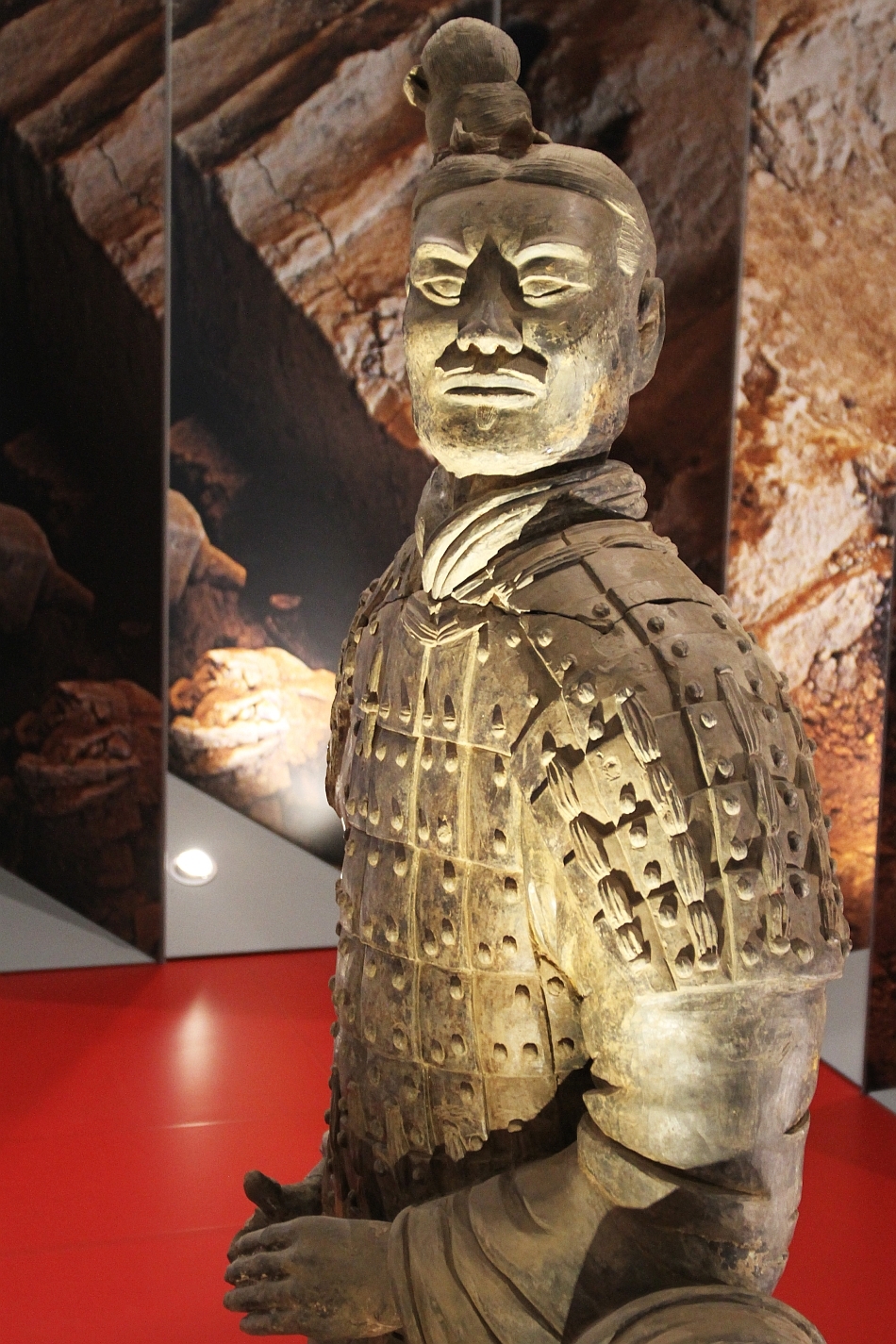 Soldat de teracota expus in cadrul expozitiei-eveniment “Comorile Chinei”