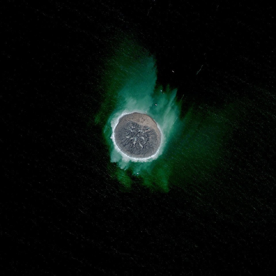 O nouă insulă creată de cutremur în apropiere de coasta Gwadar, Pakistan, 29 septembrie 2013