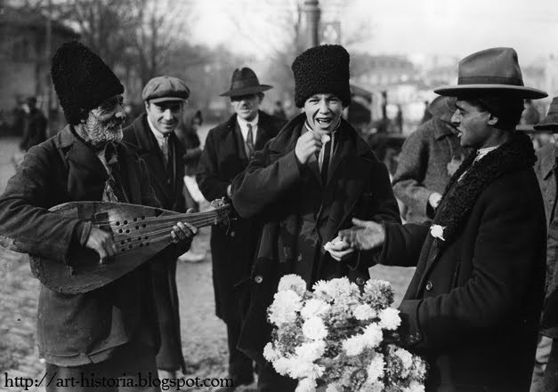 Cobzar bătrân în zona Pieţei Unirii (Bibescu)