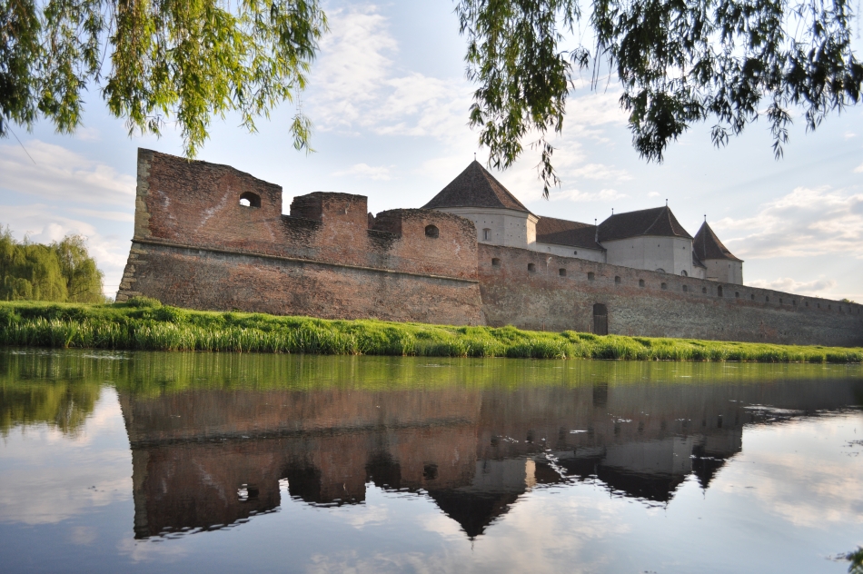 Cetatea Făgăraş este al doilea cel mai frumos castel din lume, potrivit unui clasament realizat de Hopper, un site dedicat planificării călătoriilor