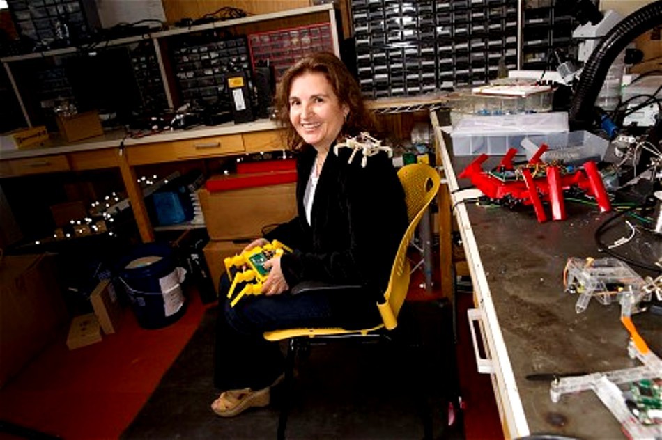Daniela Rus, specialist în robotică la MIT, unul dintre inventatorii tehnologiei „origami” de construire a roboţilor. 