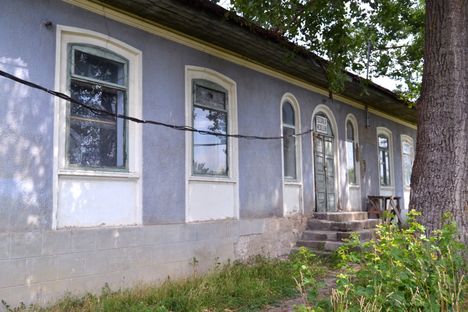 Imagine cu Conacul din satul iesean Medeleni, comuna Golaesti, miercuri, 2 iulie 2014. 