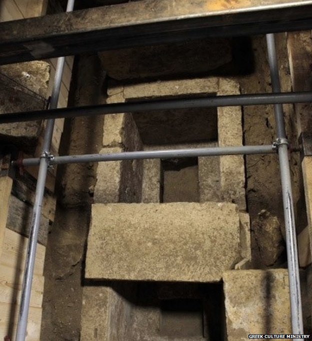 Locul unde a fost găsit sicriul de lemn cu scheletul