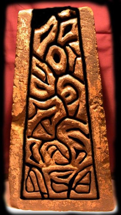 Detaliu al inscripţiei de pe piatră