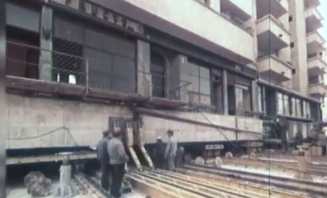 Primul bloc din România mutat cu tot cu locuitori în el