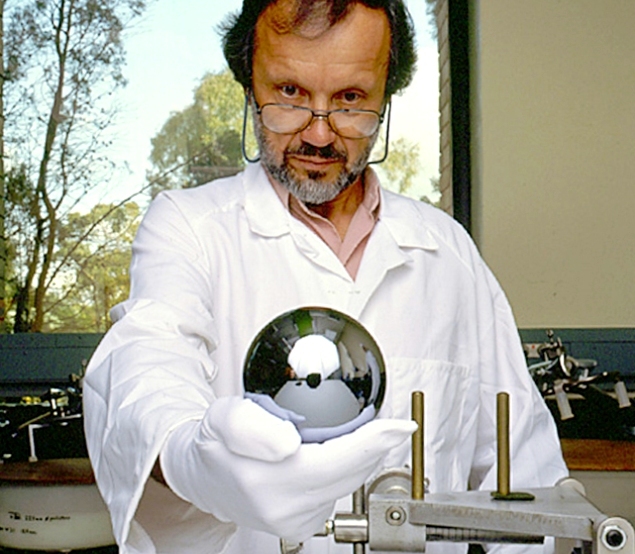 O sferă de siliciu realizată pentru definirea unităţii de măsură a masei.