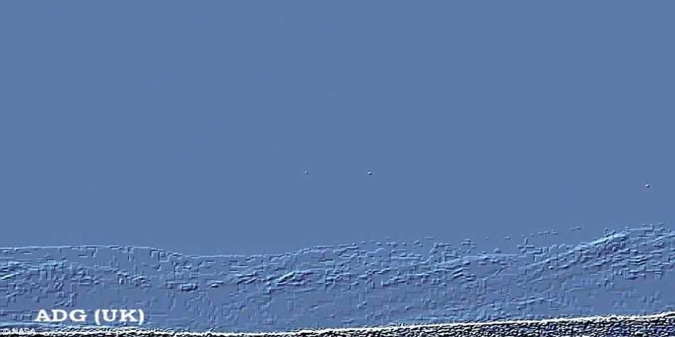 Pasionaţii de OZN-uri sunt în alertă: Curiosity a surprins în imagini nişte ciudate lumini mişcătoare pe cerul planetei Marte (VIDEO)